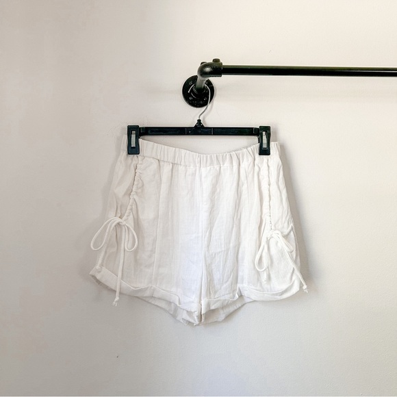 Tularosa Beach Waves Shorts in Ivory | Small - Picture 3 of 9